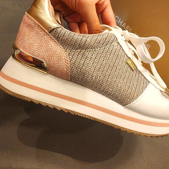 🩷✨️🩷Michael Kors Monique Glitter Trainer Sneakers Brand new ✨️ size 8 - Picture 2 of 11